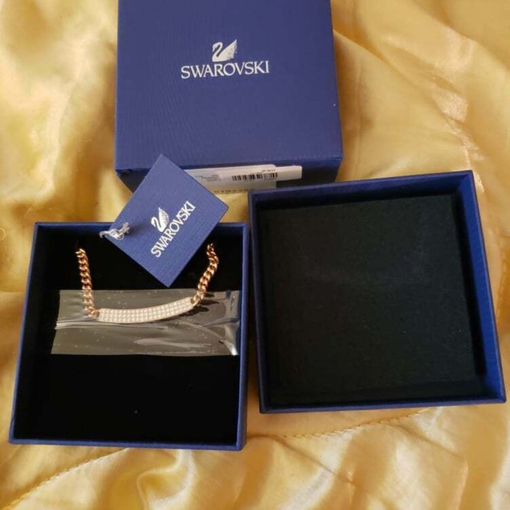 Brand New in Box! Swarovski - Vio Crystal Necklace in Rose Gold!